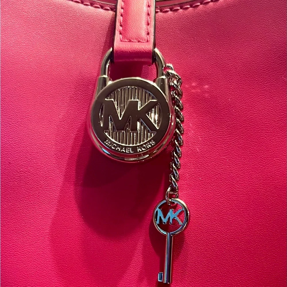 MICHAEL KORS LYRA WOMEN SMALL LEATHER SNAP BUCKET SHOULDER PURSE BAG DRAGONFRUIT - Picture 3 of 6